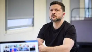 Президент Украины Владимир Зеленский считает, что усиление блокировок интернета и мессенджеров в России связано с подготовкой к всеобщей мобилизации и возможным новым наступлением в Украине, а также провокациями против стран Балтии для проверки реакции НАТО.
