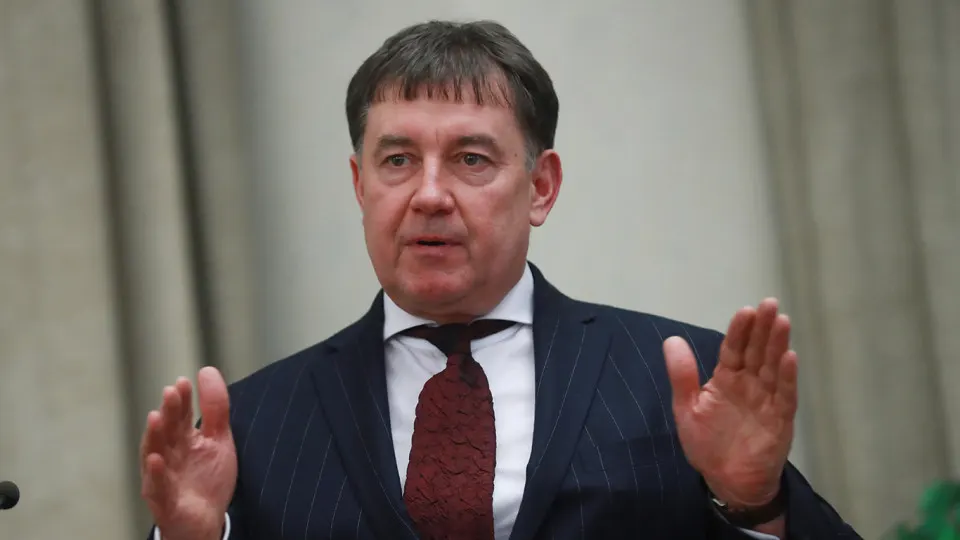 Мосгорсуд оставил в силе решение о национализации сети гостиниц Marton и более 100 объектов недвижимости на сумму около 9 млрд рублей, связанных с бывшим председателем Совета судей России Виктором Момотовым. Генпрокуратура утверждает, что имущество было нажито коррупционным путём и связано с криминальными структурами.