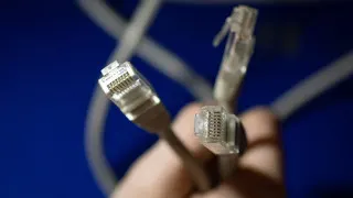 Крупные российские разработчики программного обеспечения предложили создать при правительстве согласительный орган по выработке более взвешенной политики интернет-блокировок, предупредив о рисках тотального ограничения VPN и «белых списков» для устойчивости Рунета и работы IT‑отрасли.