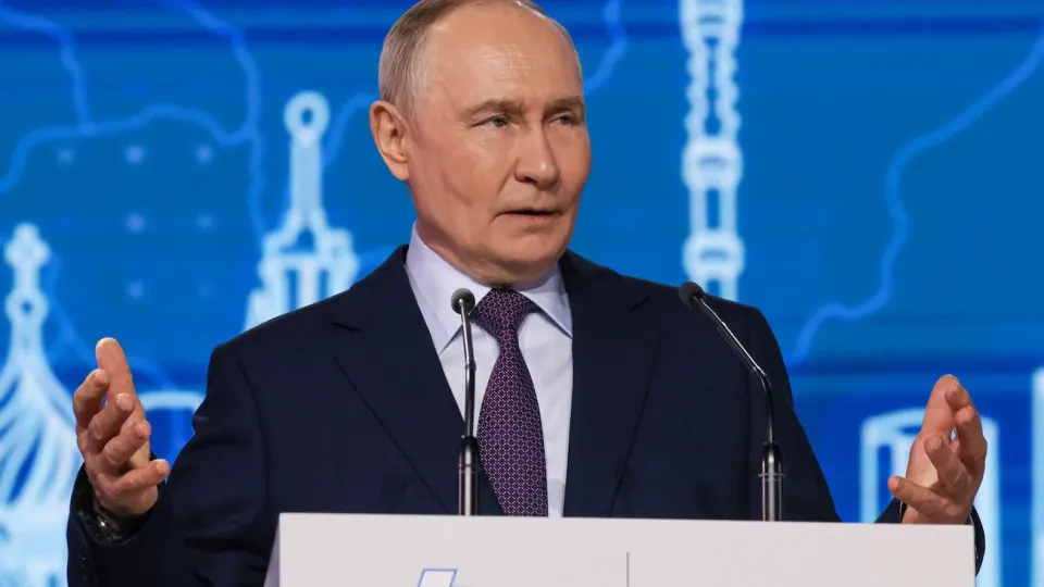 Президент обратился к законодателям с призывом не сосредотачиваться только на запретах после резкого падения популярности — влияние блокировок интернета и ограничений на работу мессенджеров отражается на доверии к власти.