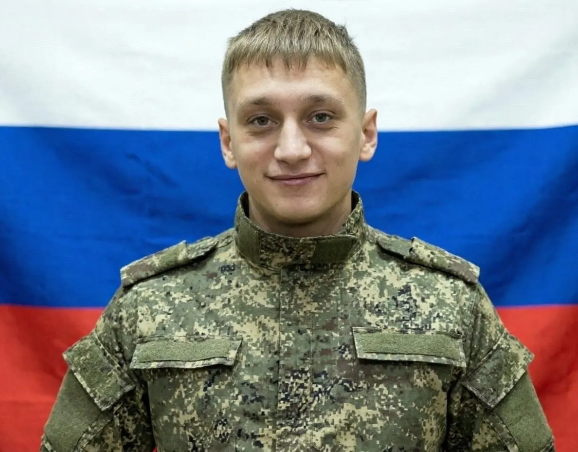 23‑летний Валерий Аверин из Бурятии подписал контракт в январе 2026 года, прошёл обучение как оператор беспилотников и 6 апреля погиб под Луганском — первый подтверждённый случай гибели студента, завербованного по новой кампании.