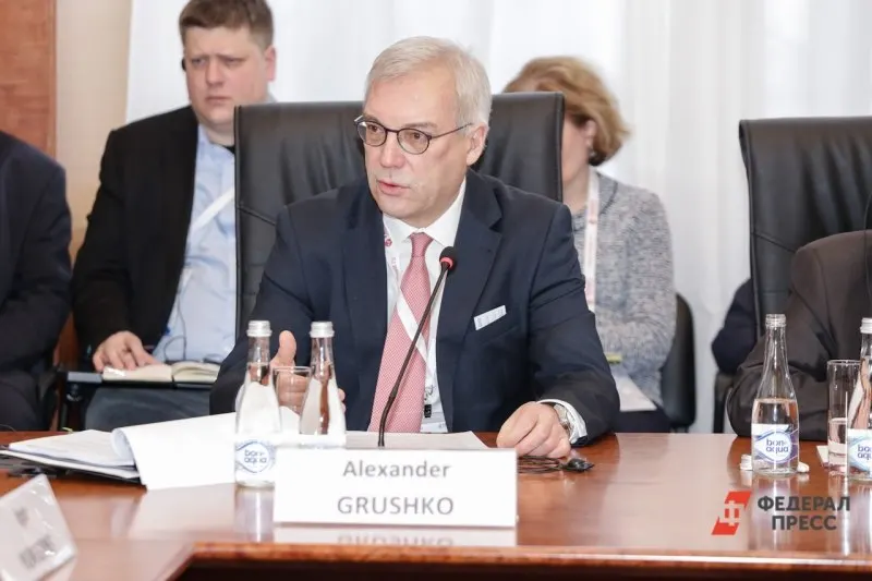 Замминистра иностранных дел Александр Грушко заявил, что любые попытки НАТО блокировать или применить силу против Калининградской области повлекут тяжелейшие последствия для альянса; риск захвата региона он назвал нулевым.
