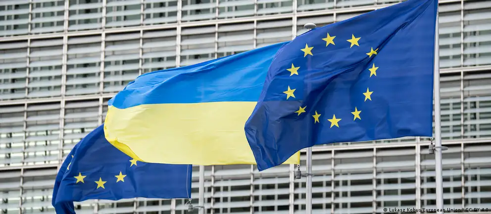 Евросоюз планирует ввести ограничения против лиц и структур, причастных к депортации и принудительному перемещению украинских детей; по оценкам ЕС, вывезено более 20 тысяч детей.