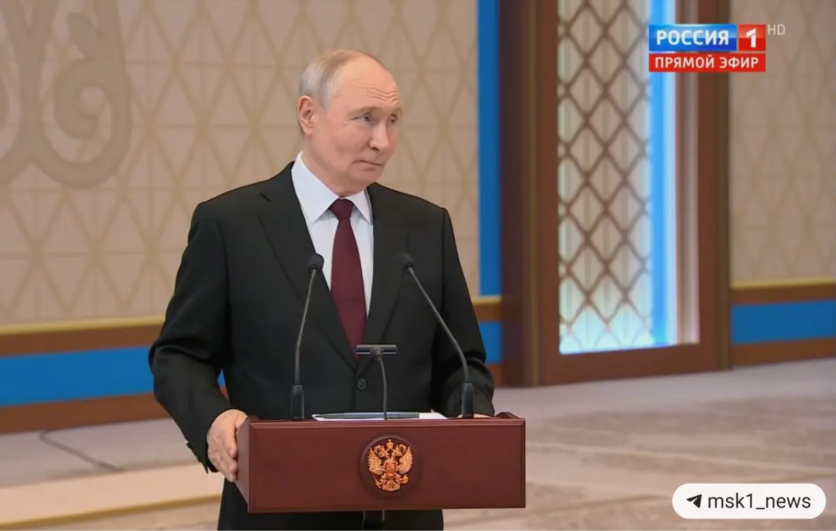 На встрече с журналистами президент заявил, что называть сроки окончания СВО опрометчиво; оценил ситуацию на поле боя как приближение развязки, критикуя политику ЕС и западные СМИ; контакты по Украине сохраняются, но переговоров нет.