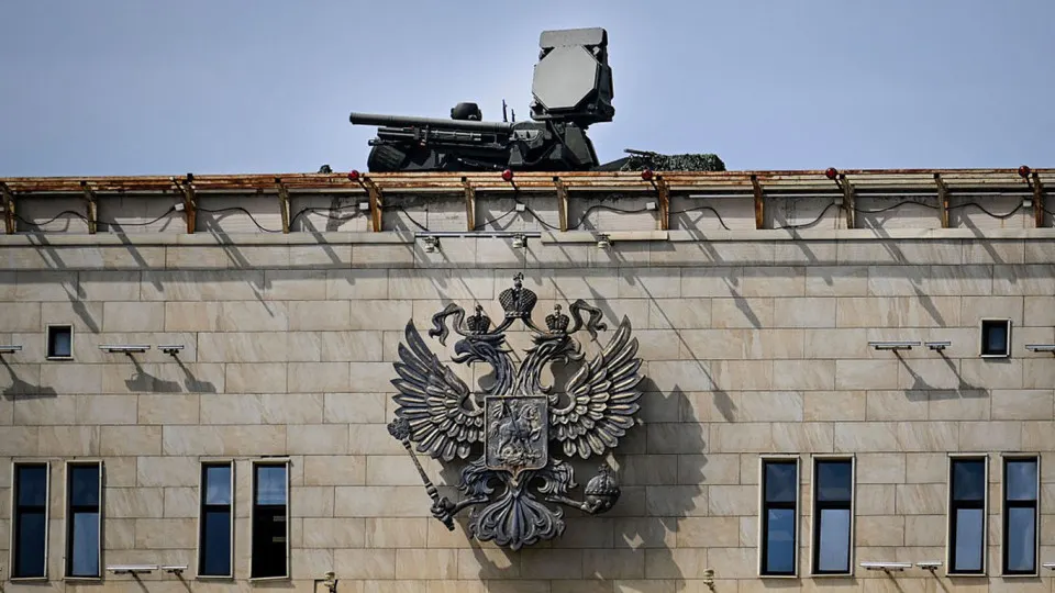 Переброска российских систем ПВО в столицу ради парада оставляет уязвимыми другие регионы и энергетические объекты, считают в командовании украинских беспилотников.