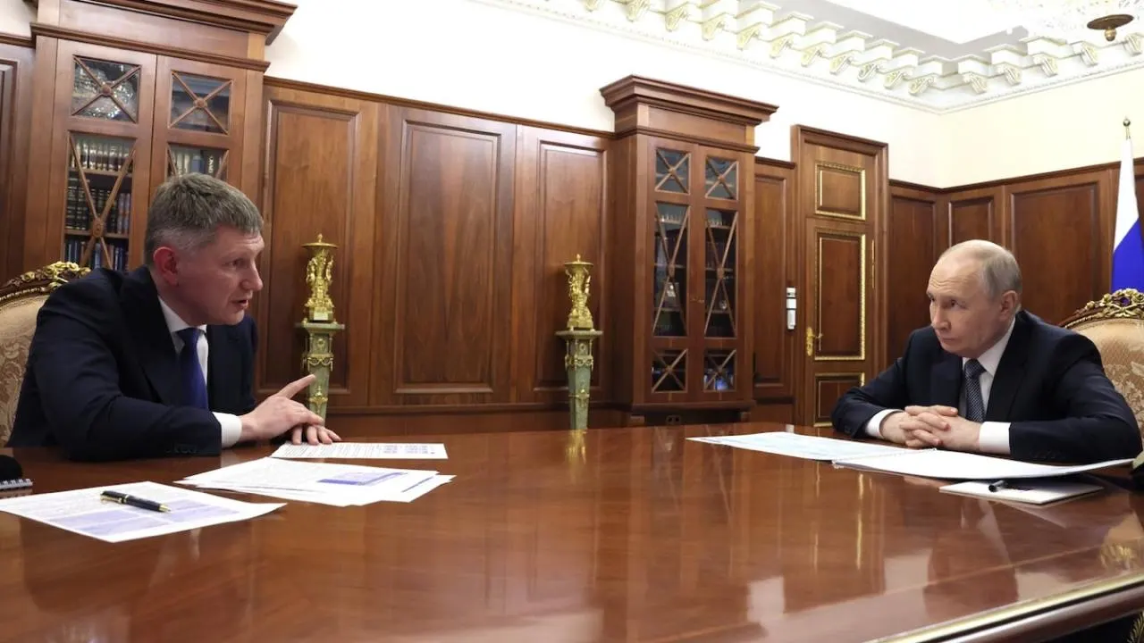 Глава Минэкономразвития сообщил президенту, что Россия сокращает разрыв по ВВП на душу населения с США: показатель вырос с 43% в 2017 году до почти 56% к 2025 году. При этом по абсолютным значениям МВФ фиксирует отставание России от большинства развитых стран.
