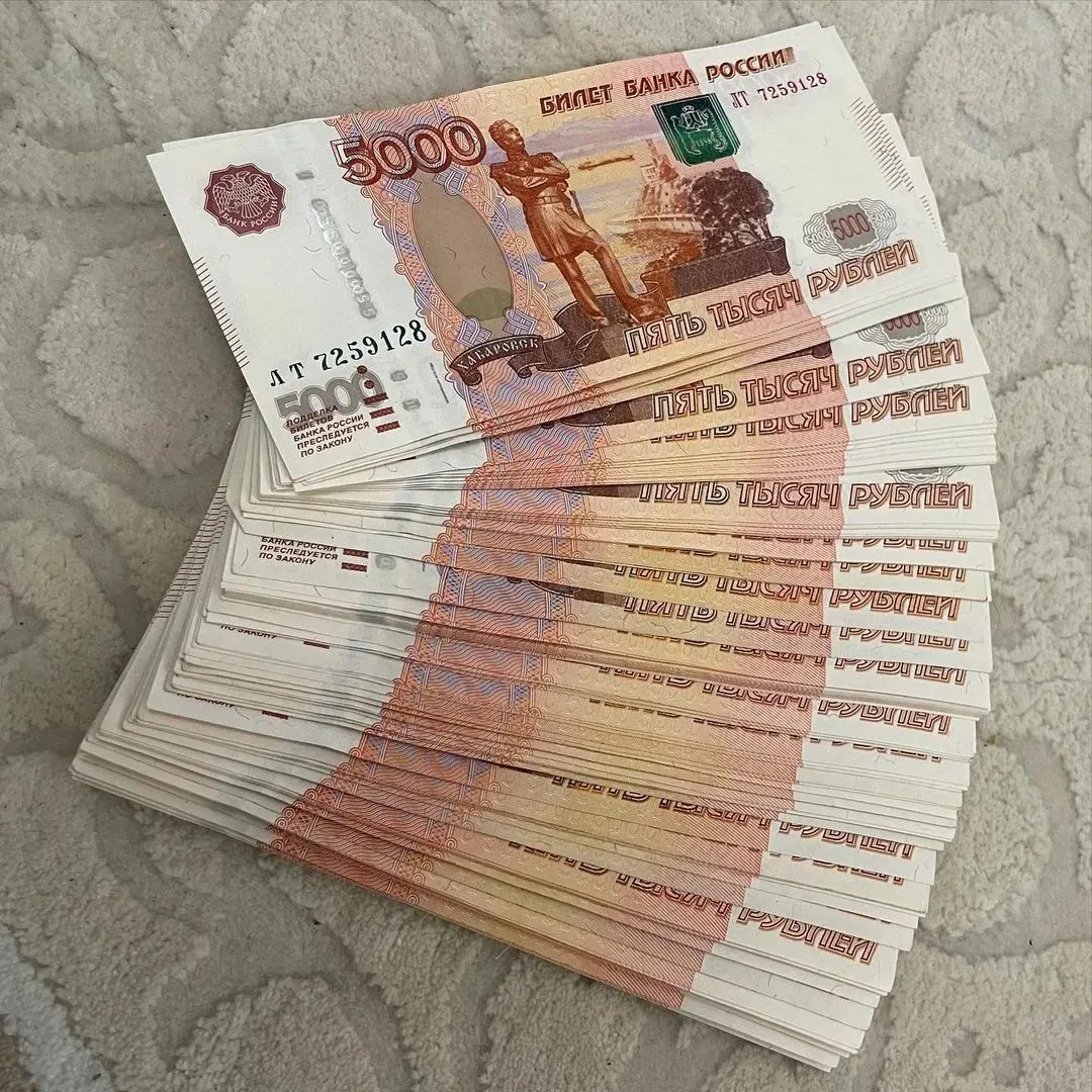 В Госдуме внесён законопроект о закреплении ежегодной 13‑й зарплаты к 1 мая. Предлагается премия не ниже среднего заработка — мера должна поддержать реальные доходы граждан перед дачно‑отпускным сезоном.