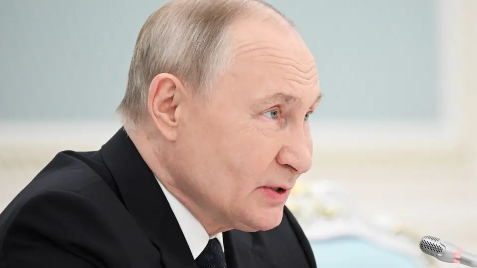 Власти ставят цель увеличить число иностранных студентов до 500 тысяч к 2030 году — сейчас их более 300 тысяч. Одновременно активизируется вербовка иностранцев, в том числе студентов, для участия в боевых действиях; правовые и гуманитарные риски вызывают тревогу у экспертов.