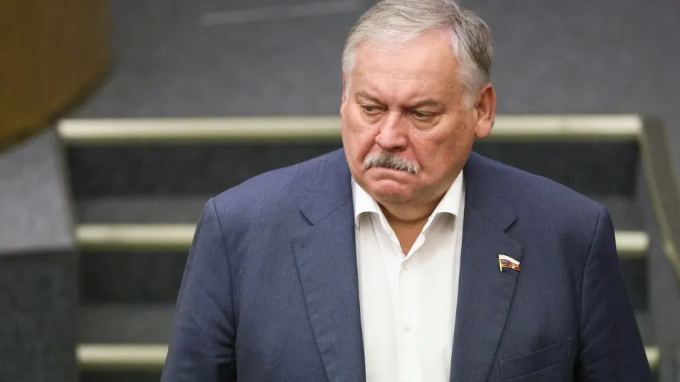 Первый зампред комитета Госдумы по делам СНГ Константин Затулин заявил, что Латвия и Эстония не сдержали обещаний при распаде СССР, ввели статус «неграждан» и довели положение русскоязычных до дискриминации; это заявление прозвучало на фоне законопроекта о возможности защиты россиян за рубежом и тревожных оценок разведок о риске эскалации.