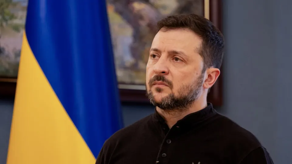 Киев готов приостановить боевые действия при отсутствии нарушений, заявил президент; ранее российское военное ведомство односторонне объявило перемирие на 8–9 мая и пригрозило ударами по центру Киева.