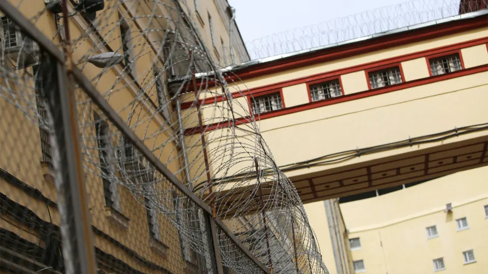 За фальсификацию и оборот медицинских справок об отсутствии опасных заболеваний вводится отдельная статья УК — штрафы до 3 млн рублей и лишение свободы до 8 лет.