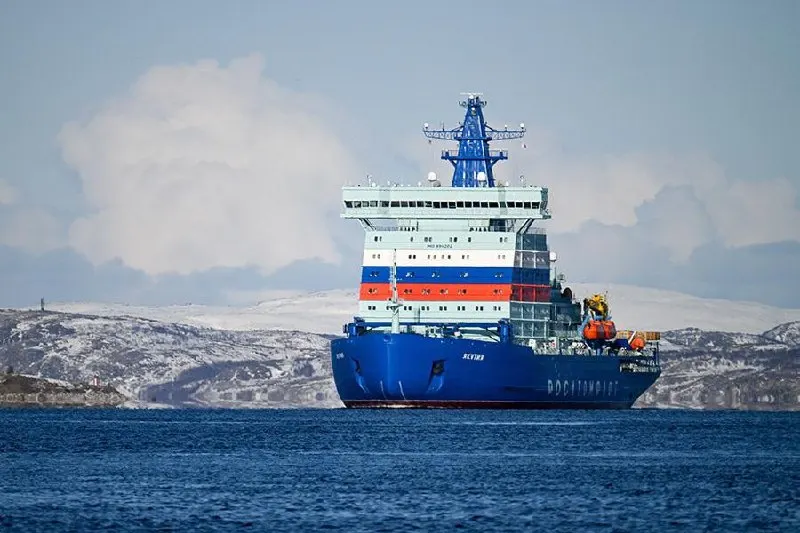 Верховный суд РФ рассмотрит жалобу по делу о банкротстве Мурманского морского пароходства — некогда важного оператора Северного морского пути. Кредиторы требуют субсидиарной ответственности почти ₽1 млрд, моряки остались без зарплат, а на место компании приходят иностранные операторы.