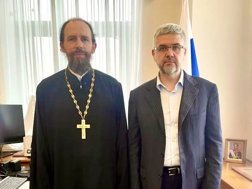 Заместитель министра юстиции Вадим Баланин на Петербургском международном юридическом форуме заявил, что сожительство без официальной регистрации брака представляет угрозу национальной безопасности; ведомство ведет мониторинг для возможных изменений в Семейный кодексе РФ.