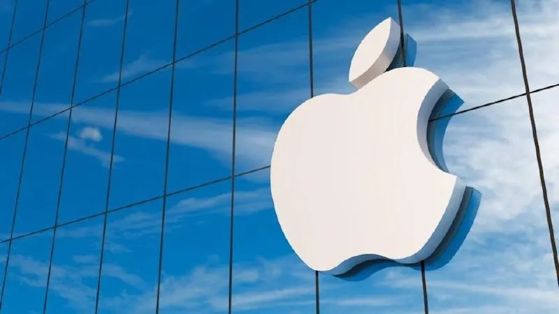 Ведомство заявляет, что Apple не выполняет требования закона об окне выбора поисковой системы и предустановке российского магазина приложений — из‑за этого компании грозит ограничение продаж или запрет, если нарушения не устранят.