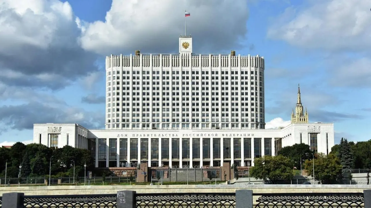 Власти раскритиковали законопроект о полной или частичной компенсации утильсбора для семей с тремя и более детьми, указав на дополнительные расходы и отсутствие источников финансирования.
