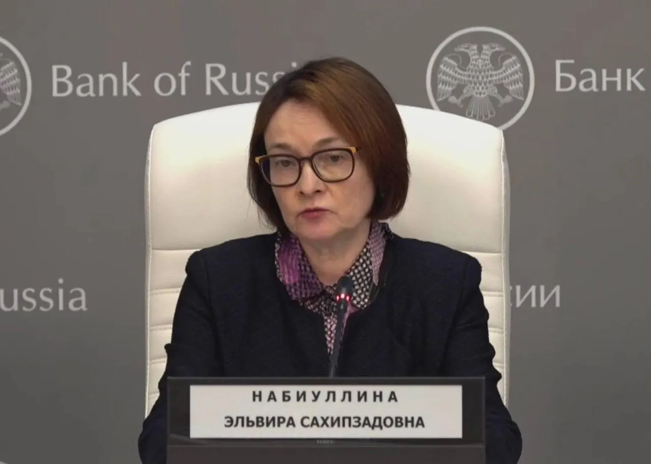 Глава Центробанка вернулась к публичным выступлениям спустя несколько недель отсутствия; на пресс‑конференции она подтвердила, что перенесла простуду и временно потеряла голос, и поблагодарила тех, кто переживал.