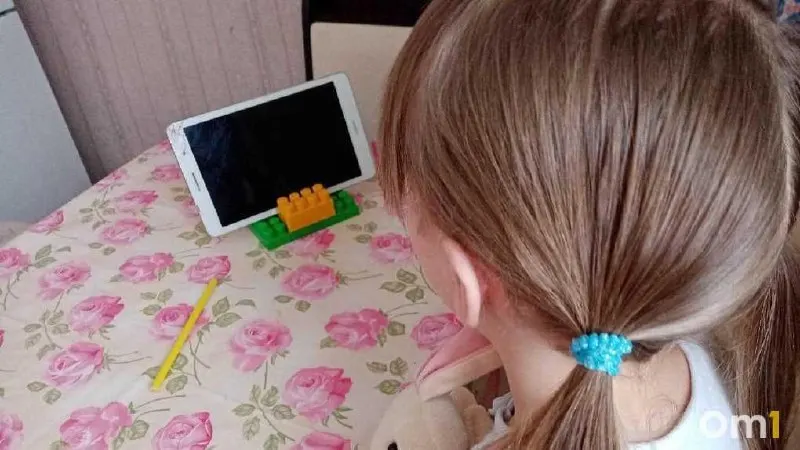 Минцифры и Roblox согласовали меры по соблюдению российского законодательства и усилению защиты детей; в июне появятся режимы Roblox Kids и Roblox Select, после чего ведомство попросило правоохранителей рассмотреть снятие ограничений на доступ.
