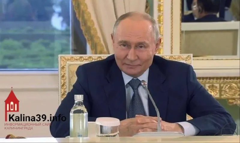 На ПМЭФ президент сообщил, что реальные доходы и зарплаты выросли более чем на 28% и 25% соответственно, тогда как граждане жалуются на подорожание жизни и экономят на повседневных расходах.