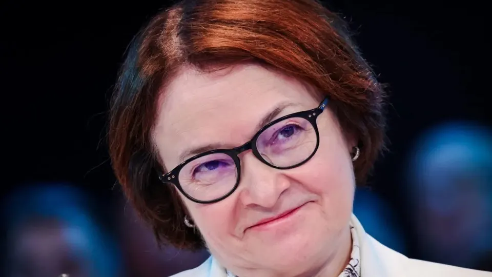 Отсутствие главы Центробанка на ключевых событиях породило слухи. Её возвращение анонсировано, но между тем в экономической политике произошли существенные изменения: обсуждается снижение ставки, приняты поправки в бюджет, расширяющие военные расходы и дающие властям дополнительные финансовые инструменты.