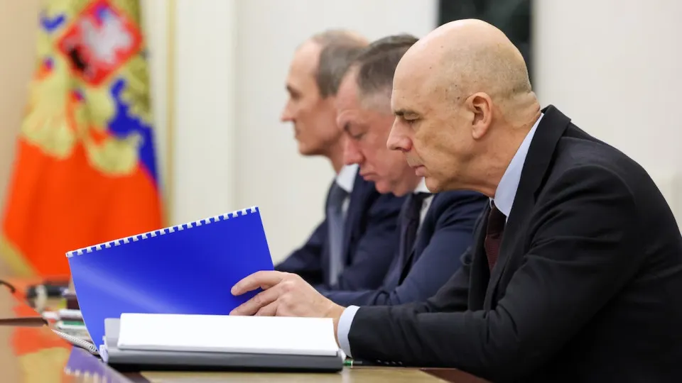 Рынок облигаций переживает сильную распродажу: индекс RGBI обновил минимум, а доходности длинных гособлигаций достигли годового пика — инвесторов пугают увеличение расходов, сохраняющаяся инфляция и осторожная позиция Центробанка.