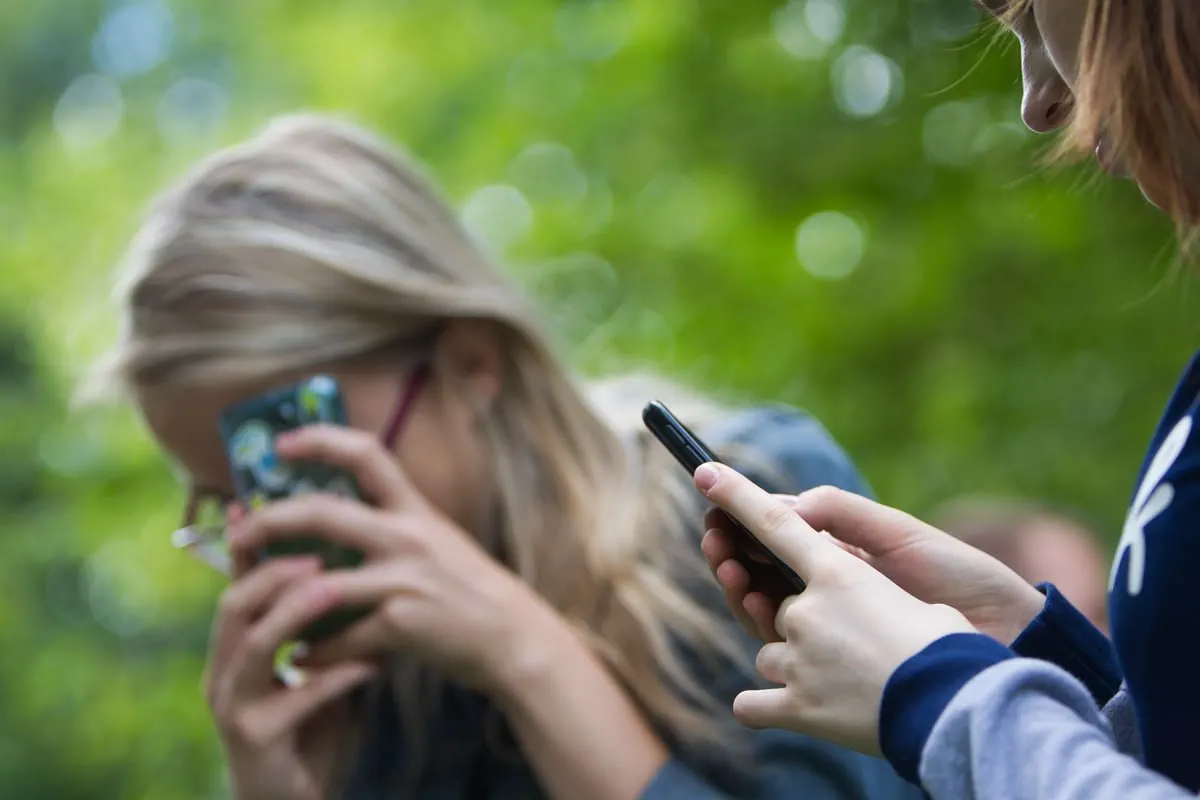 Родителям дадут возможность помечать SIM‑карты детей, чтобы блокировать нежелательные рассылки, международные звонки и контент 18+. Операторы обязаны бесплатно подключать родительский контроль.
