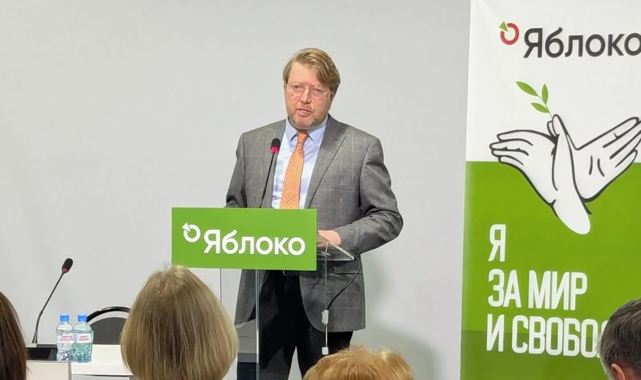 Суд оставил в силе штраф за публикацию фотографии оппозиционного политика; партия собирается обжаловать решение в Конституционном суде.