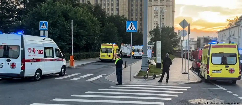 В центре Москвы на Кудринской площади прогремел взрыв у входа в ресторан. По сообщениям следствия и источников, возможной целью мог быть главнокомандующий ВКС Александр Чайко. Погибли не менее семи человек, несколько находятся в тяжёлом состоянии; возбуждено уголовное дело по статье о террористическом акте.