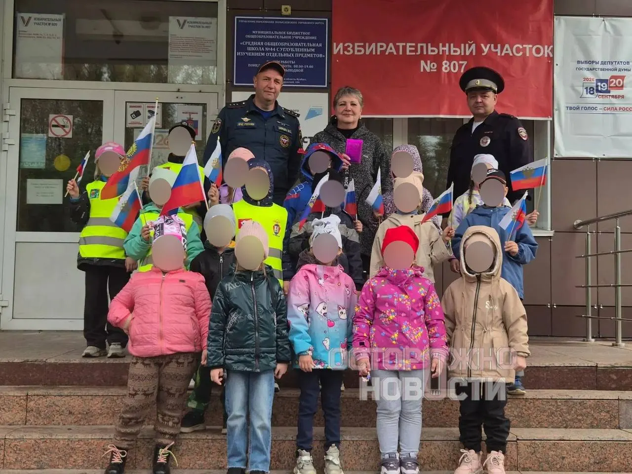 Сообщается об имитационных голосованиях, экскурсиях на участки и игровых сценках в нескольких регионах страны.