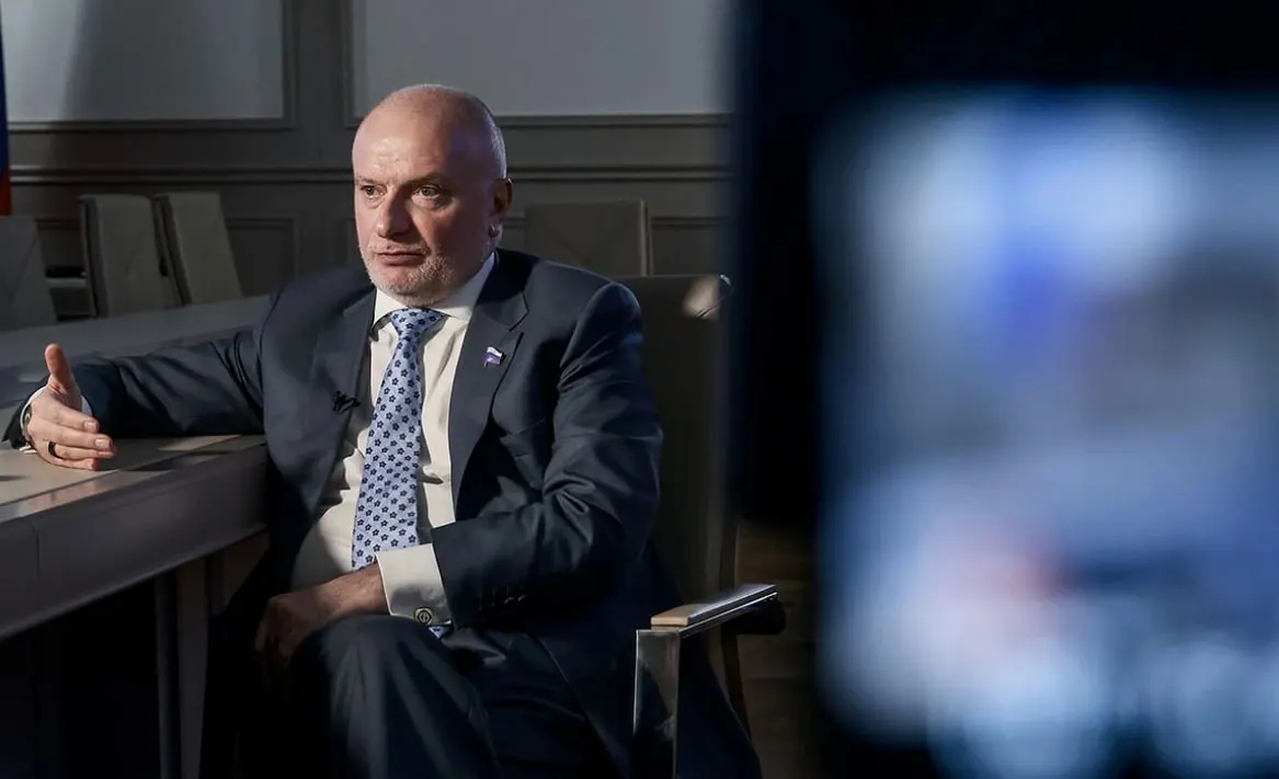 Глава комитета Совфеда Андрей Клишас заявил, что принятый Госдумой механизм ареста имущества уехавших из страны соответствует закону и направлен на привлечение к административной ответственности за нарушения, совершённые за рубежом.