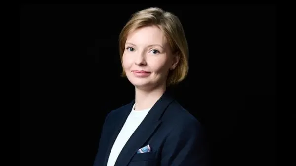 С 1 сентября администраторы доменов в зонах .ru, .рф и .su обязаны пройти идентификацию через портал «Госуслуги». Нововведение технически простое, но ставит перед бизнесом задачу пересмотра управления цифровыми активами и аудита портфелей доменов.