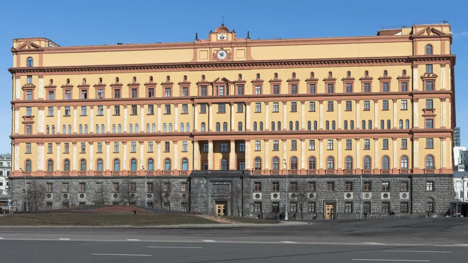 Руководитель Пограничной службы ФСБ заявил, что действия Финляндии и Эстонии создают риски на западных рубежах России: якобы нарушаются договорённости по границе и пограничным водоёмам, вводятся ограничения на пересечение границы и усиливается военное присутствие в регионе.