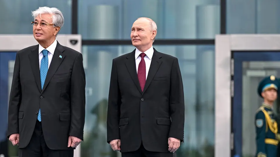 Атомная станция у Балхаша стоимостью около $16,4 млрд будет строиться за счёт российского экспортного кредита, который покроет большую часть капитальных вложений. Строительство начнётся в 2027 году, первый блок планируют ввести в эксплуатацию в 2034 году.