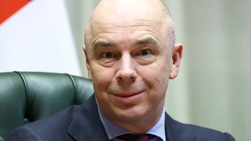 Ведомство пересматривает расходы: оцениваются все статьи, кроме обороны и социальных обязательств. Эксперты предупреждают о возможных сокращениях расходов или необходимости поиска дополнительных доходов.
