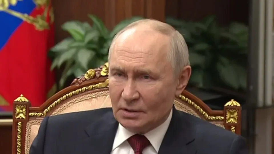 По словам президента, Украина предлагала взаимное прекращение дальнобойных ударов и сосредоточить бои в Херсонской, Запорожской областях и «ДНР» и «ЛНР». Россия отвергла инициативу; удары по инфраструктуре создают трудности, но на ситуацию на фронте, по его словам, не влияют.