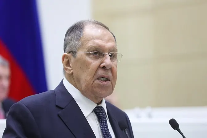 Глава МИД РФ заявил, что членство Армении в ЕАЭС и вступление в ЕС взаимоисключающи и требуют скорого решения, поскольку от этого зависят тарифная политика и фитосанитарные нормы.