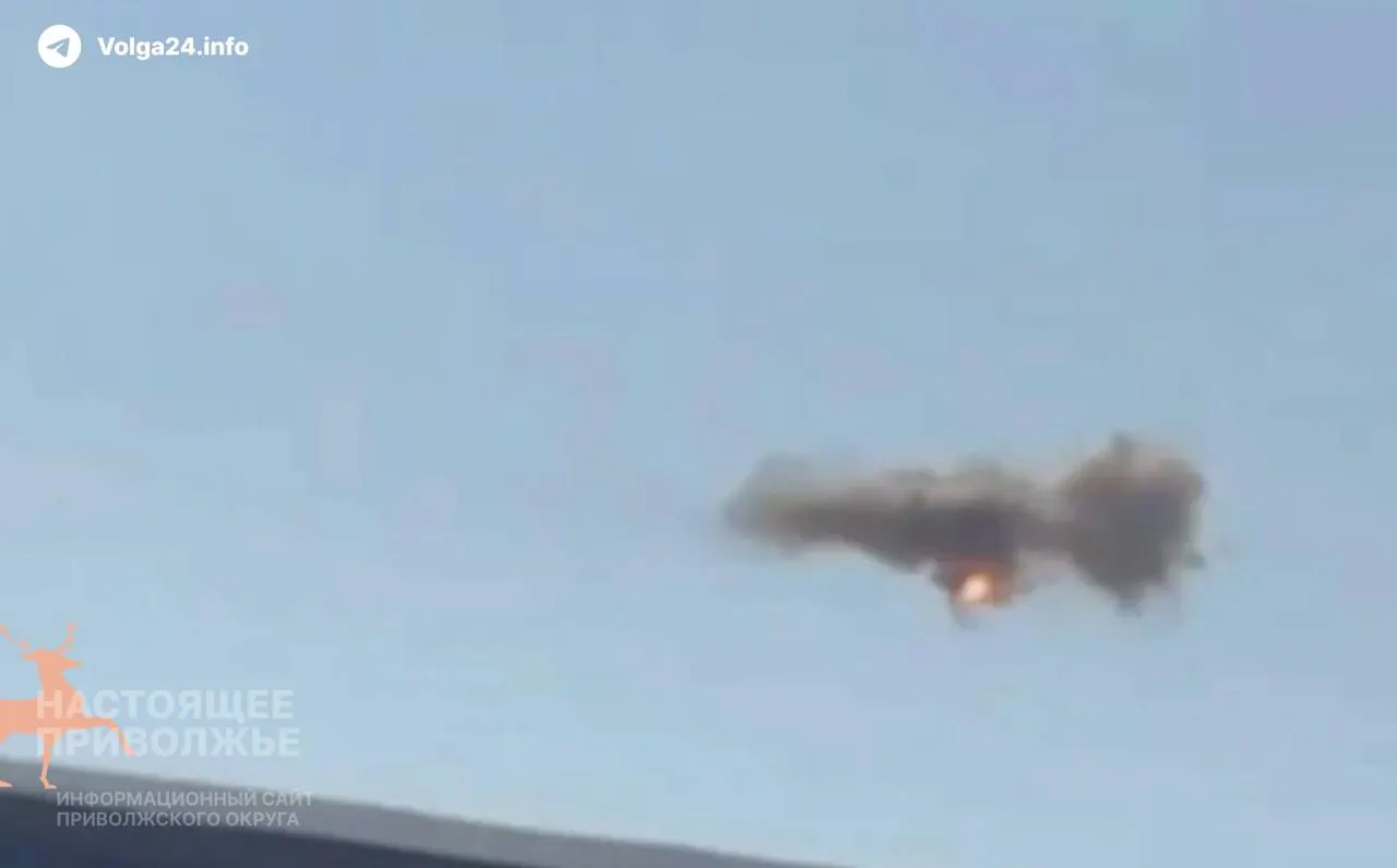 Днем 8 июня силы ПВО сбили БПЛА над Нижегородской областью. Из‑за воздушной угрозы работа аэропорта была нарушена: рейсы выполнялись только по согласованию с военными, а по стране за утро и день ПВО перехватили 124 дрона.