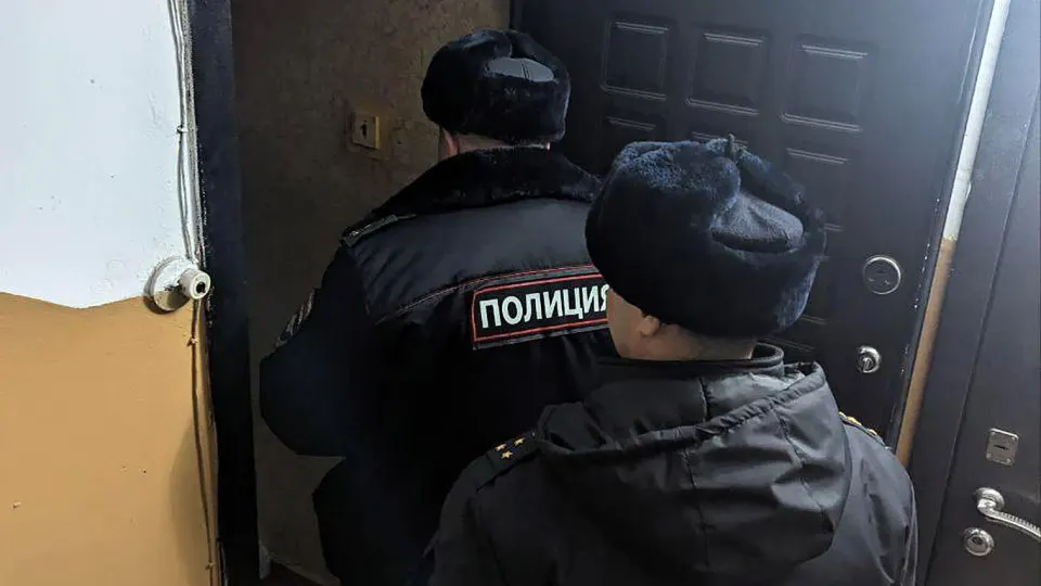Новый закон вводит механизм заочного привлечения релокантов к ответственности и позволяет накладывать обеспечительные меры на их имущество в России — без привязки к сумме возможного штрафа. Документ вступит в силу 1 сентября 2026 года.
