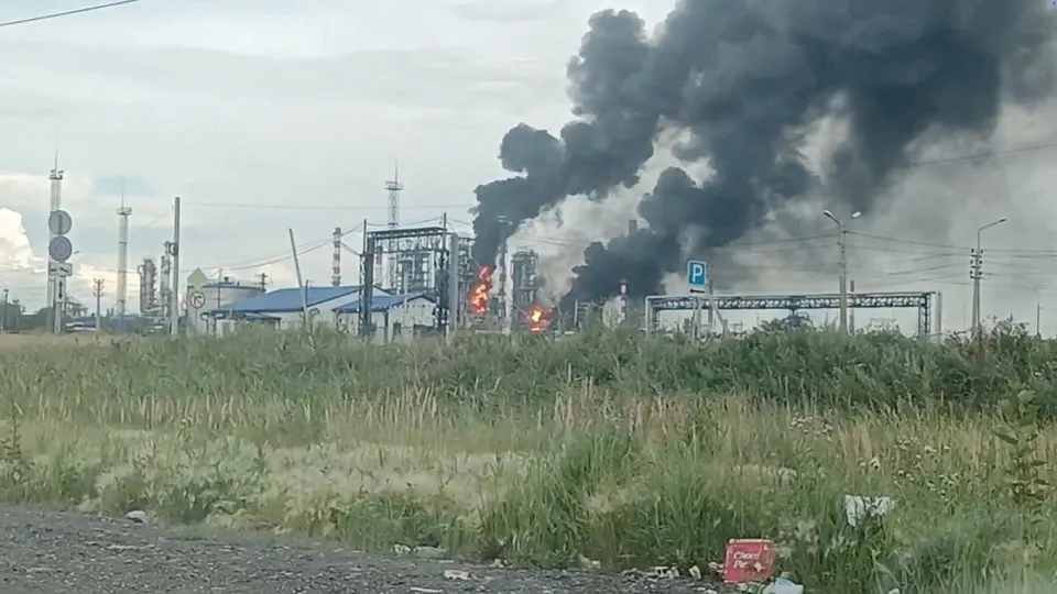Производство бензина и дизтоплива опустилось до многолетних минимумов: дефицит на заправках, скачок цен и импорт топлива стали ответом на потерю перерабатывающих мощностей.