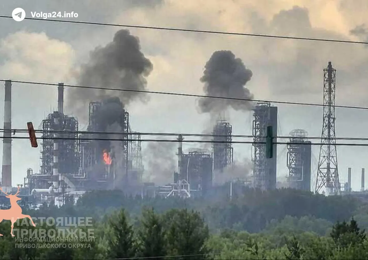 С начала войны беспилотники поразили практически все крупные нефтеперерабатывающие заводы страны; не тронуты лишь Ангарский и Хабаровский НПЗ — их суммарная мощность около 30,8 млн тонн в год.