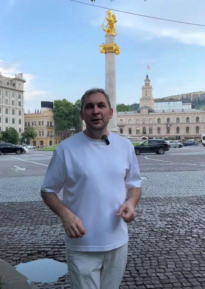 Николай Левшиц, автор популярного русскоязычного блога о Грузии, внесён в реестр «экстремистов и террористов» Росфинмониторинга. Ранее он сотрудничал с «Открытой Россией» и Фондом борьбы с коррупцией. Сам блогер пока не комментировал.