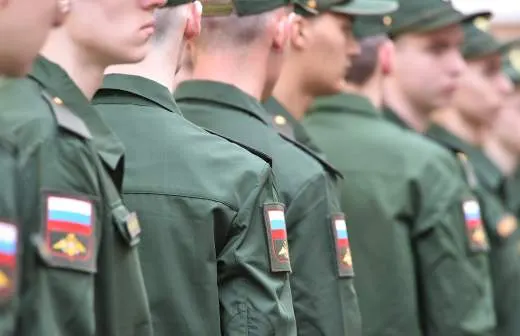 Правительство поддержало законопроект, позволяющий направлять призывников в пожарные подразделения МЧС для тушения пожаров и аварийно‑спасательных работ в населённых пунктах.