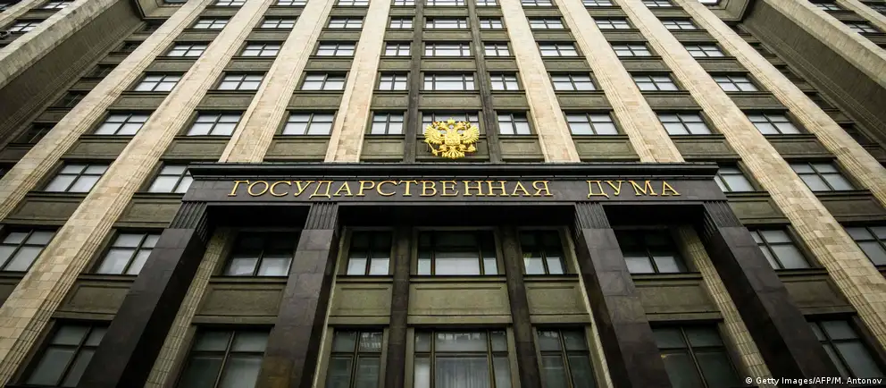 Нижняя палата парламента утвердила изменения, которые корректируют механизм топливного демпфера, правила биржевых продаж и вводят компенсации для импортного дизеля. Власти ожидают ускорения поставок и снижения цен на внутреннем рынке.