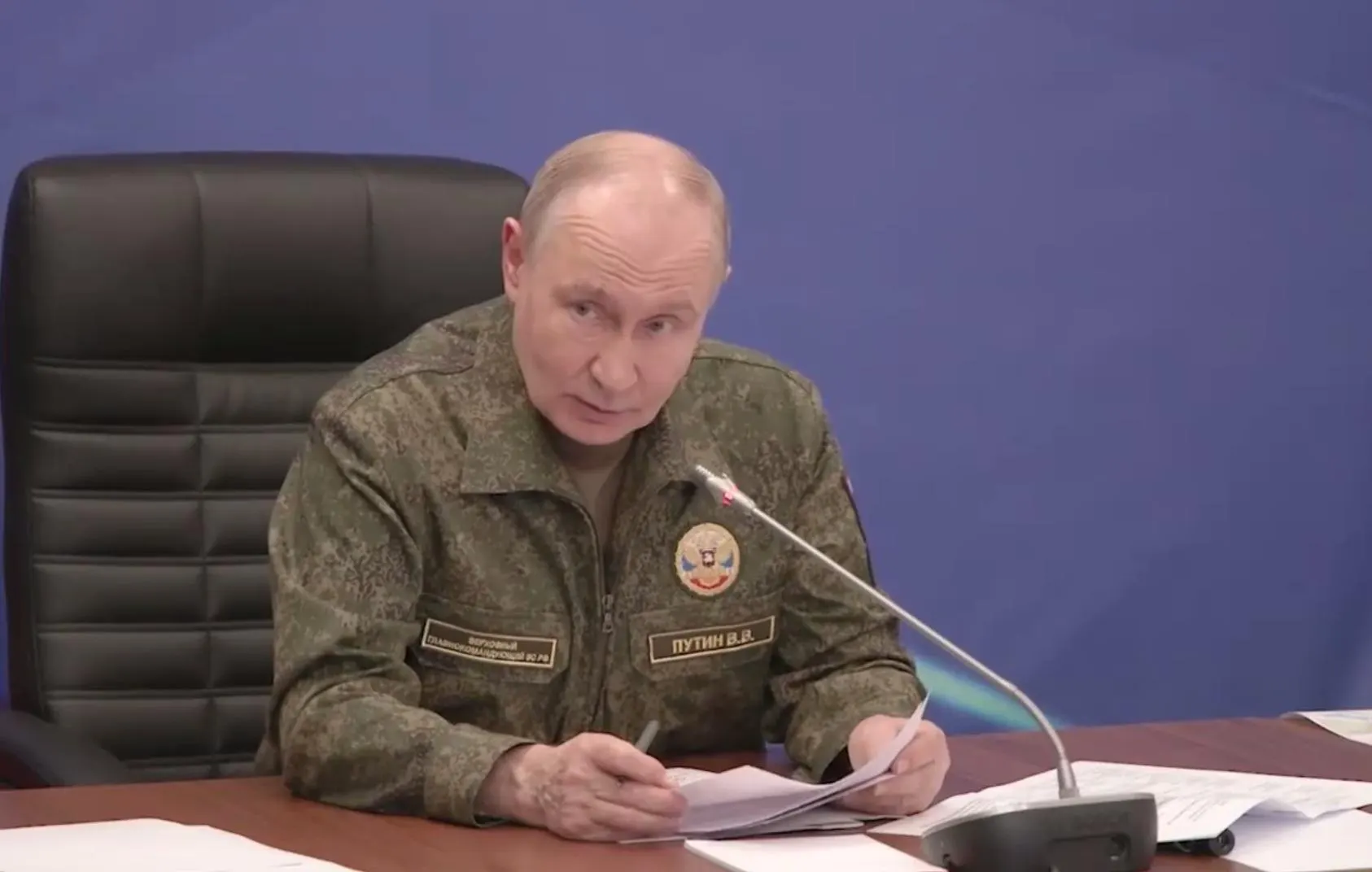По словам президента, российские войска взяли под контроль город Константиновка в Донецкой Народной Республике; независимых подтверждений пока нет.