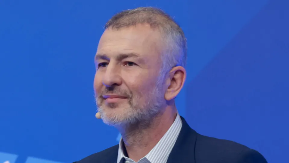 Миллиардер Андрей Мельниченко избежал передачи энергетической компании СИБЭКО в пользу государства после перевода 32 млрд рублей в пользу образовательного центра «Сириус». Ранее Генпрокуратура оспорила покупку компании у экс-министра Михаила Абызова.