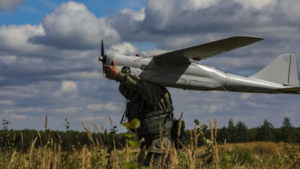 Документы и данные расследований указывают на многолетнее военно-техническое взаимодействие Пекина и Москвы: от совместной разработки автономных ударных дронов до обсуждений способов вывода из строя спутниковых систем связи.
