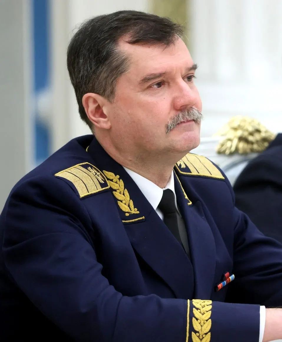 Бывшего руководителя Росавиации задержали по подозрению в особо крупном мошенничестве, организованном группой; следствие считает, что бюджету был нанесён значительный ущерб. Ранее по делу уже проходил его бывший заместитель.