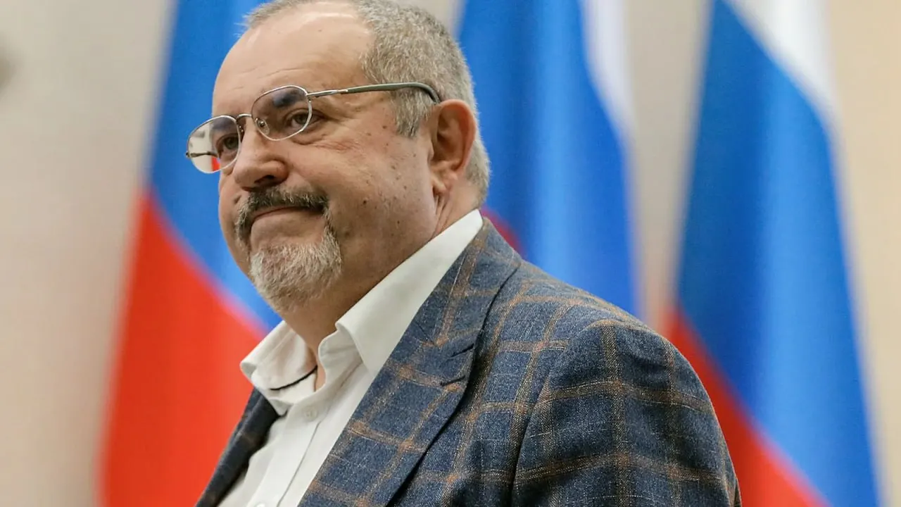 Министерство юстиции включило в реестр «иностранных агентов» политика Бориса Надеждина и проект «Штаб кандидатов», обвиняя их в распространении материалов «иностранных агентов», «нежелательных» организаций и фейков о власти и избирательной системе.