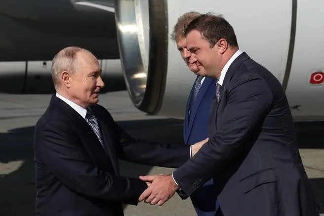 На рабочей встрече обсудили рост ВРП региона, успехи в сельском хозяйстве, ситуацию в промышленности, крупные проекты и соцвопросы — от метро до помощи пострадавшим инвесторам.