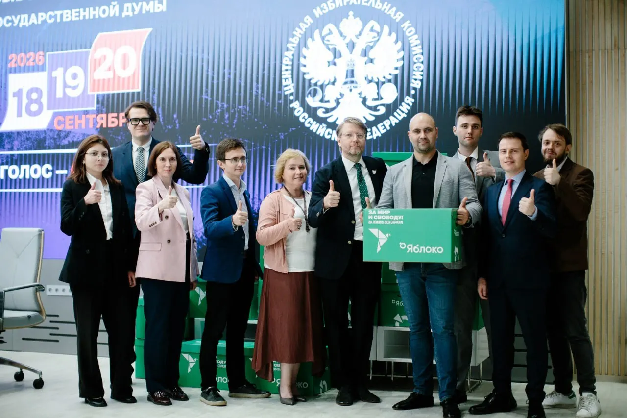 Центризбирком допустил федеральные списки двух партий, при этом к ряду кандидатов возникли вопросы. Жеребьевка для распределения эфирного времени намечена на 5 августа.
