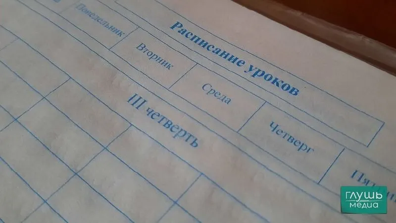 Вице‑спикер Борис Чернышов предложил поощрять школьников, показавших прогресс в учёбе, единовременными выплатами, сертификатами или грантами; обращение направлено вице‑премьеру.